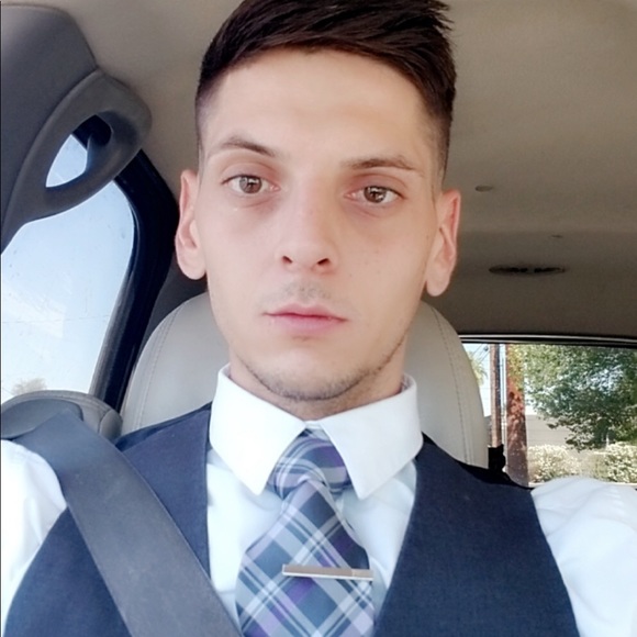 Meet Daniel the owner of Uniquebrand1989.com - Picture 4 of 5